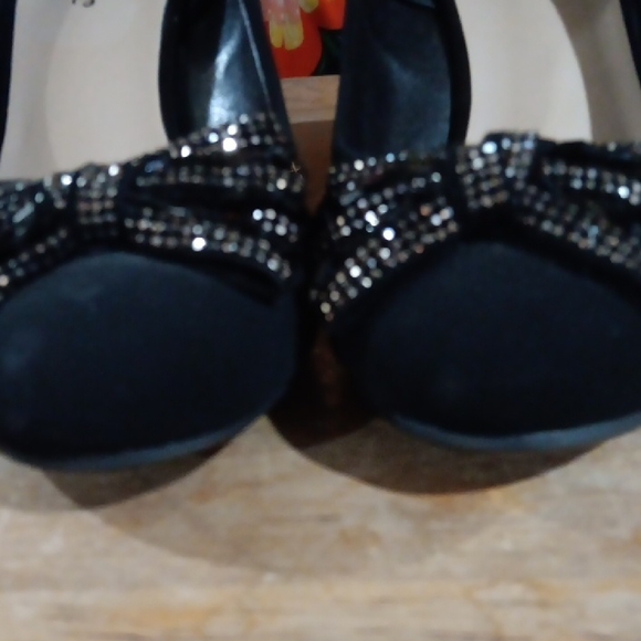 Madeline Stuart Black Wedges with Beaded Bow - Picture 10 of 12